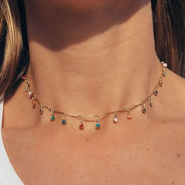 collier femme avec perles colorées