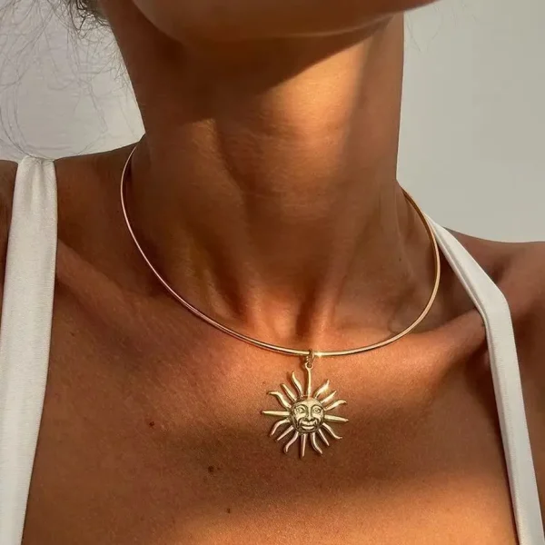 collier pendentif soleil