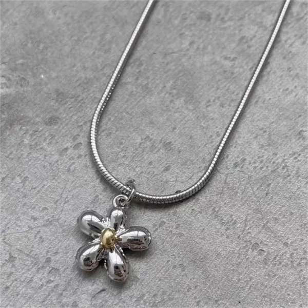 Mon collier femme pendentif fleur