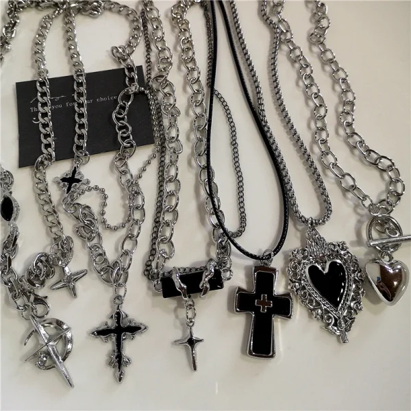 Mon collier femme croix style gothique