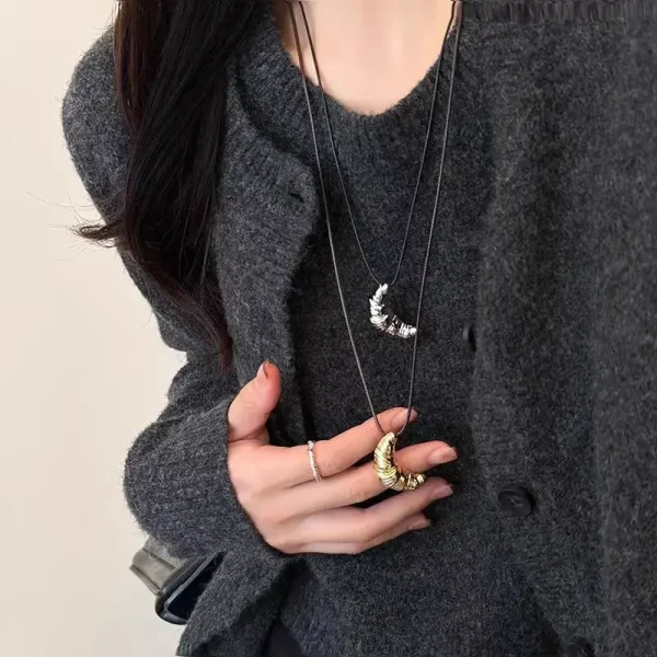 Mon collier femme pendentif croissant