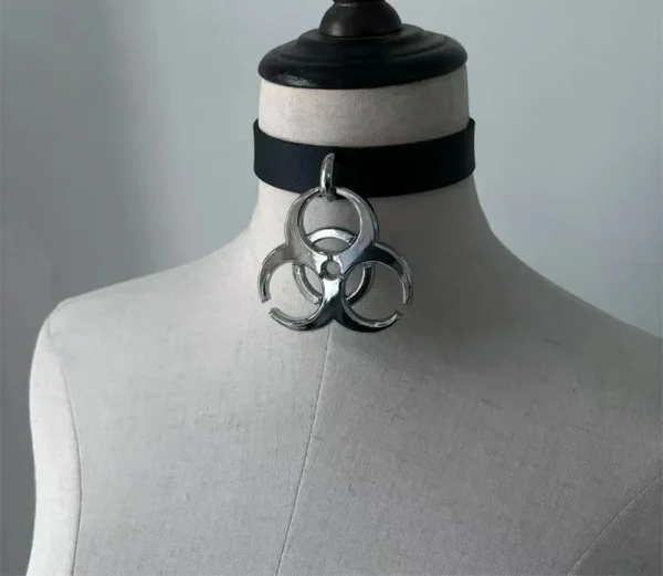 Collier Cuir Choker Pendentif style Rock